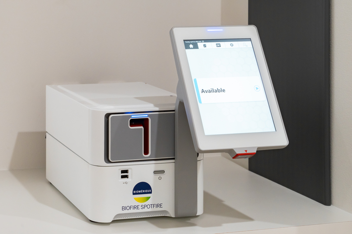 PCR機器「BioFire SpoteFire」
